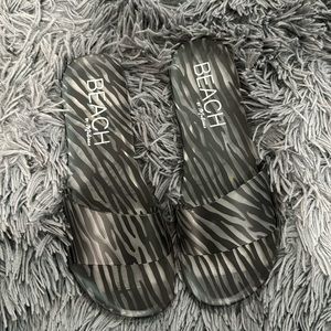 NWOT Super Cute Beach sandals